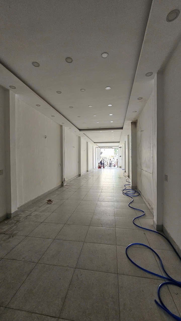 Bán mặt tiền Cộng Hòa 165m² giá 38 tỷ - Vị trí đắc địa, kinh doanh sầm uất!