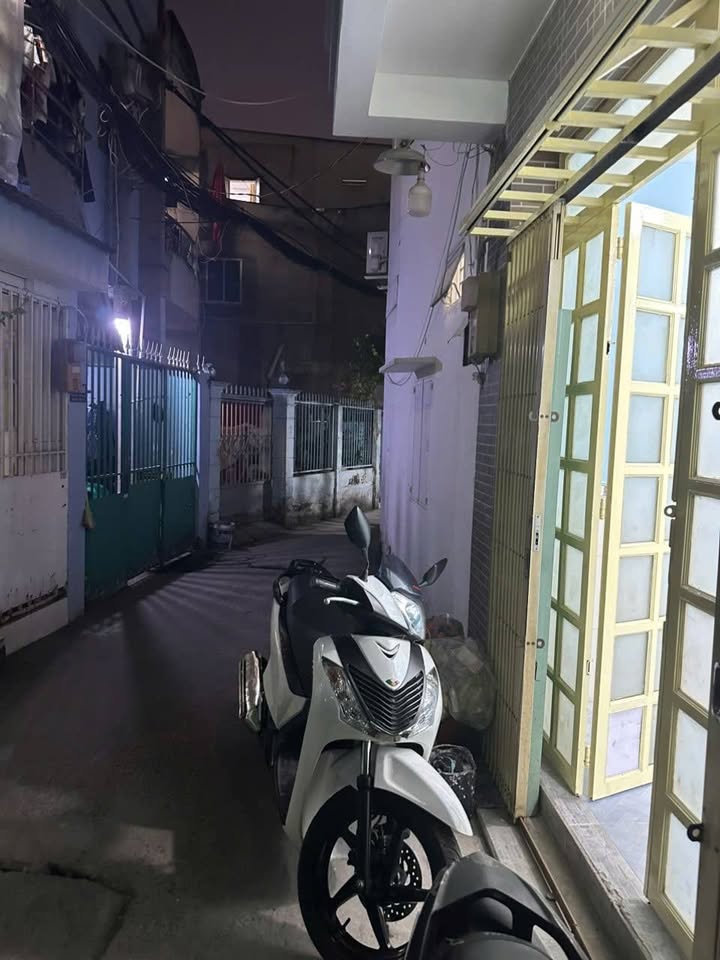 Nhà 1 Trệt 1 Lầu Quận 7 32m² giá 3.67 tỷ - Pháp lý rõ ràng, vào ở ngay!