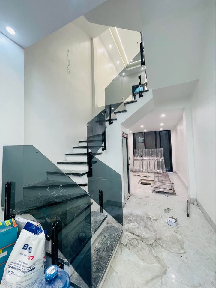 Nhà 4 Tầng Mặt Đường Hai Bà Trưng - Diện tích 41m² - Giá chỉ 2 tỷ!