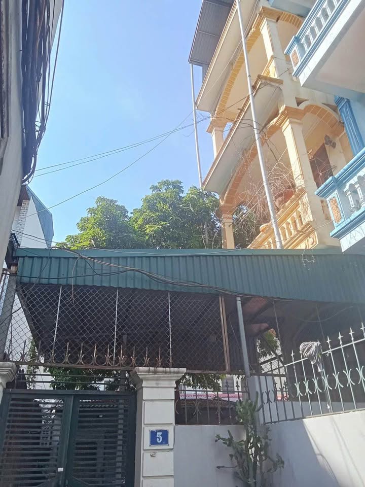 Nhà nguyên căn 58m² đường Chu Huy Mân, Long Biên - Ô tô đỗ cổng, giá 7 triệu/tháng!