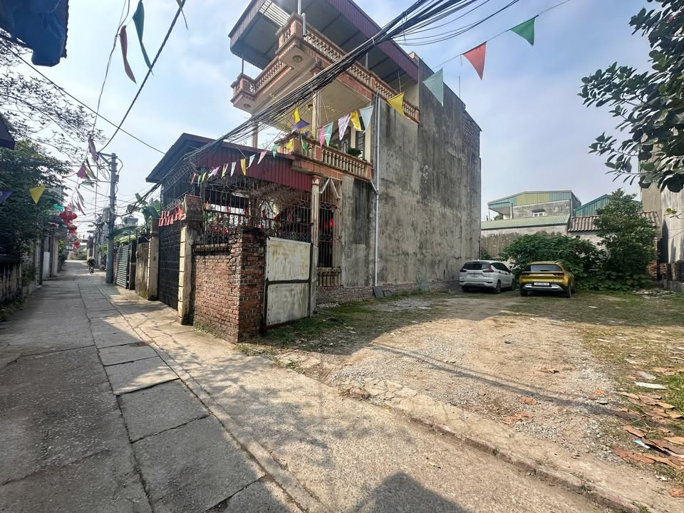 Đất nền Đông Ngạc 96m² giá 10.2 tỷ - Sổ đỏ chính chủ, không quy hoạch!