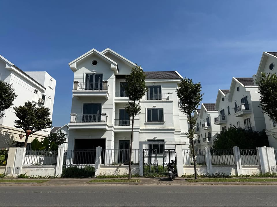 Biệt thự Times Garden Vĩnh Yên 300m² giá 27 tỷ - View sân golf đẹp mắt!