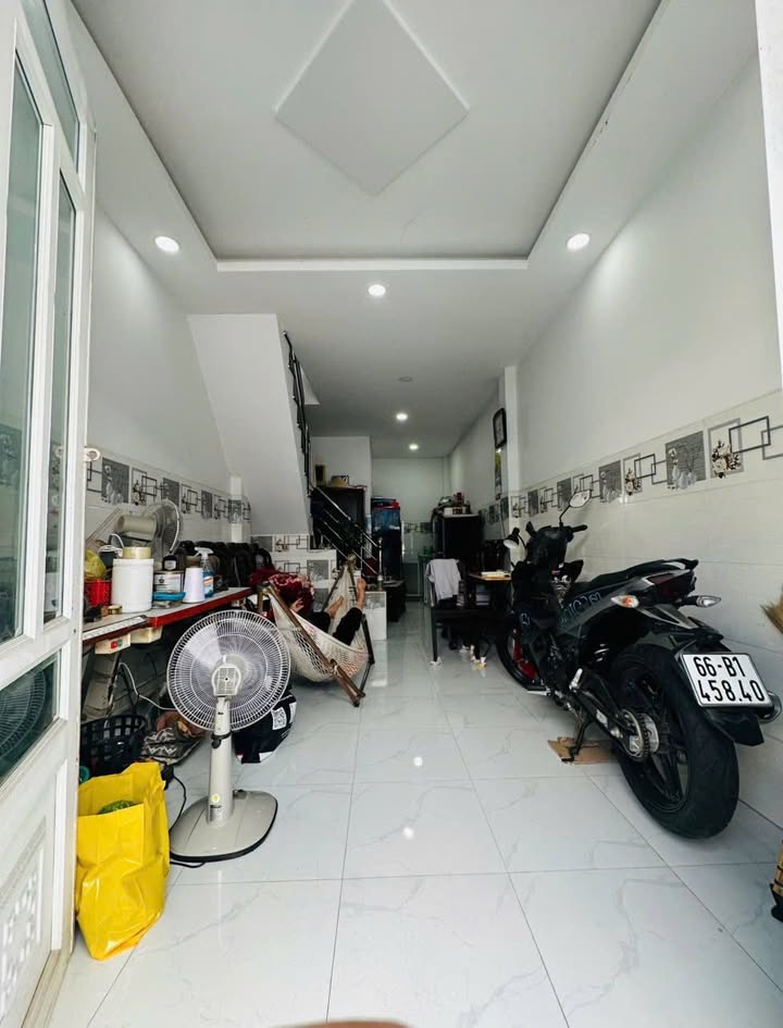 Bán nhà hẻm Huỳnh Tấn Phát, Quận 7 - Hẻm xe hơi, giá chỉ 1.65 tỷ!