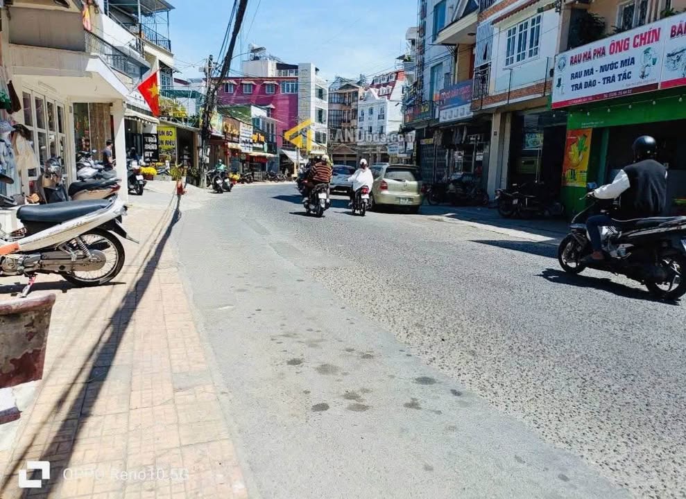 Bán nhà mặt tiền Nguyễn Văn Trỗi, Đà Lạt 105m² giá 13.5 tỷ - Đầu tư sinh lời cao!