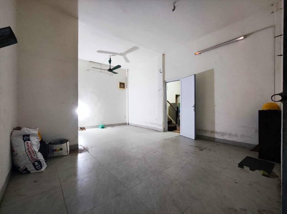 Nhà nguyên căn Hoàng Hoa Thám, Ba Đình 55m² giá 10 triệu - Thích hợp làm văn phòng hoặc ở nhóm!