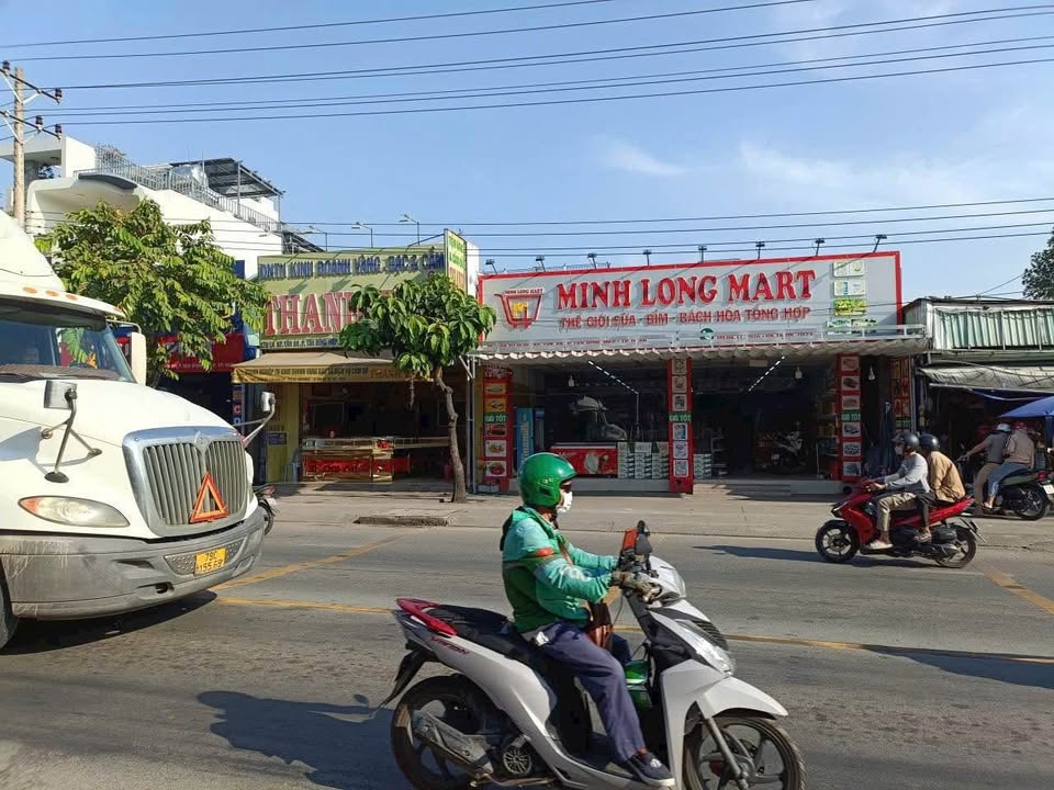 Bán nhà mặt tiền chợ Bình Thung Dĩ An 260m² giá 14 tỷ - Mặt tiền kinh doanh sầm uất!