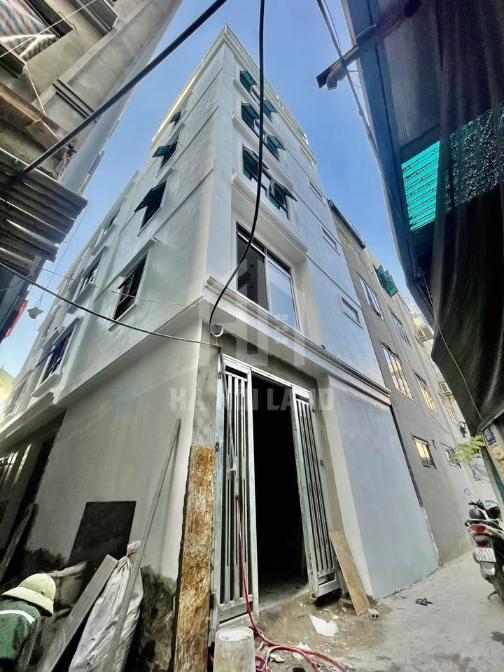 Nhà góc Cầu Diễn 32m² giá 9 tỷ - Full nội thất, thang máy hiện đại!