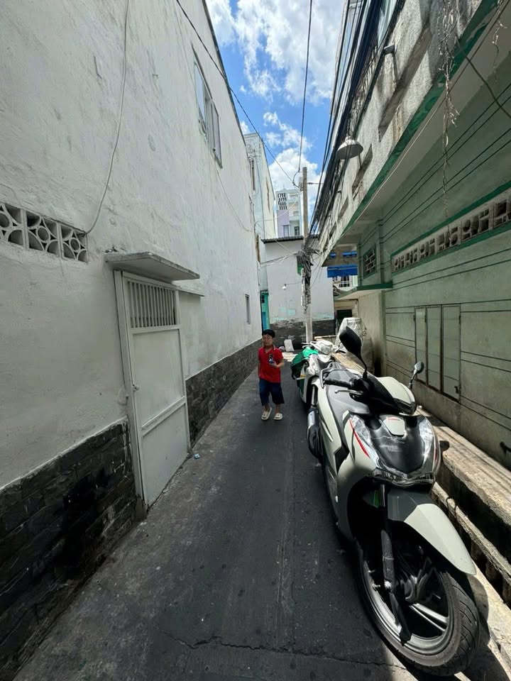 Nhà cho thuê Đoàn Văn Bơ, Quận 4 - 18m² giá 6.5 triệu - Dọn vào ở ngay!