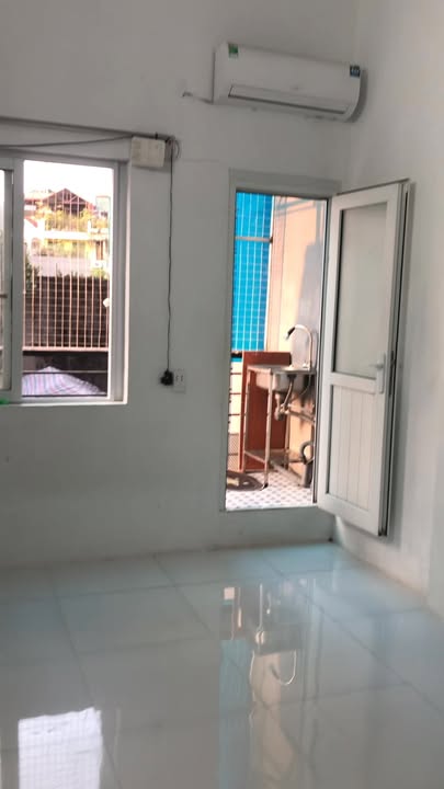 Phòng cho thuê tại Ngõ 96 Đại Từ, 24m² giá 3.2 triệu - Chính chủ, an ninh tốt!