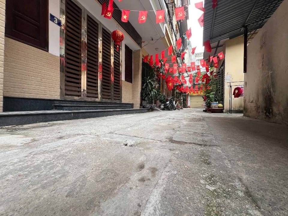 Nhà Nghĩa Tân 28m² giá 13.9 tỷ - Ô tô đỗ cửa, khu vực vip!