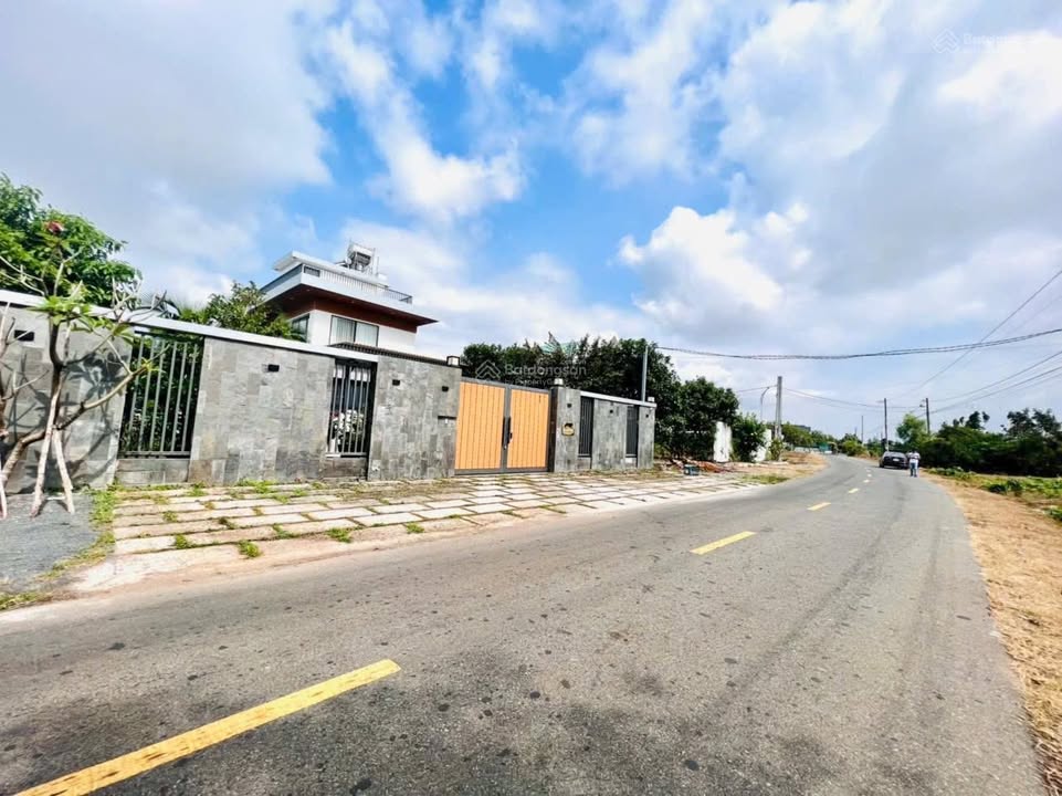 Biệt thự đường Nguyễn Huệ Đất Đỏ 1600m² giá 5.95 tỷ - Tiềm năng sinh lời cao!