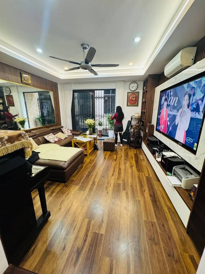 Nhà lô góc Bạch Mai 27m² giá 9 tỷ - Gần công viên và trường học!