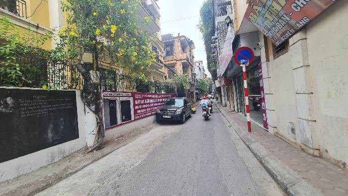 Nhà mặt ngõ Yên Lãng, Đống Đa, 31m² giá 5.4 tỷ - Kinh doanh sầm uất, ô tô tránh!