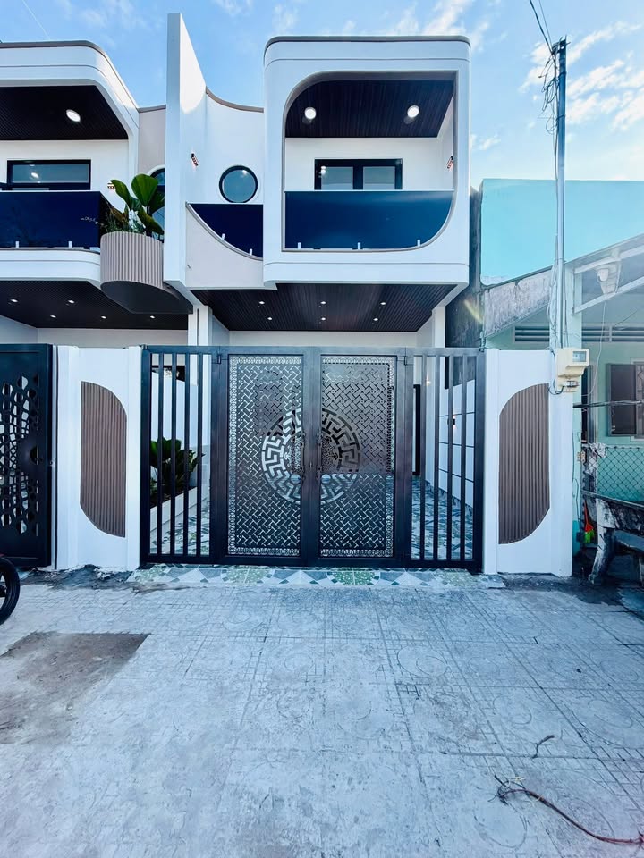 Nhà phố Vĩnh Quang Rạch Giá 100m² giá 780 triệu - Hướng Tây Nam, tiện ích xung quanh phong phú!