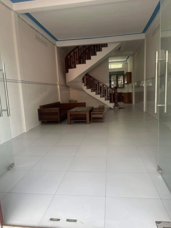 Nhà 1 trệt 2 lầu tại xã Tân Thành, Lai Vung, 72m² - Giá chỉ 2 tỷ VND!!!