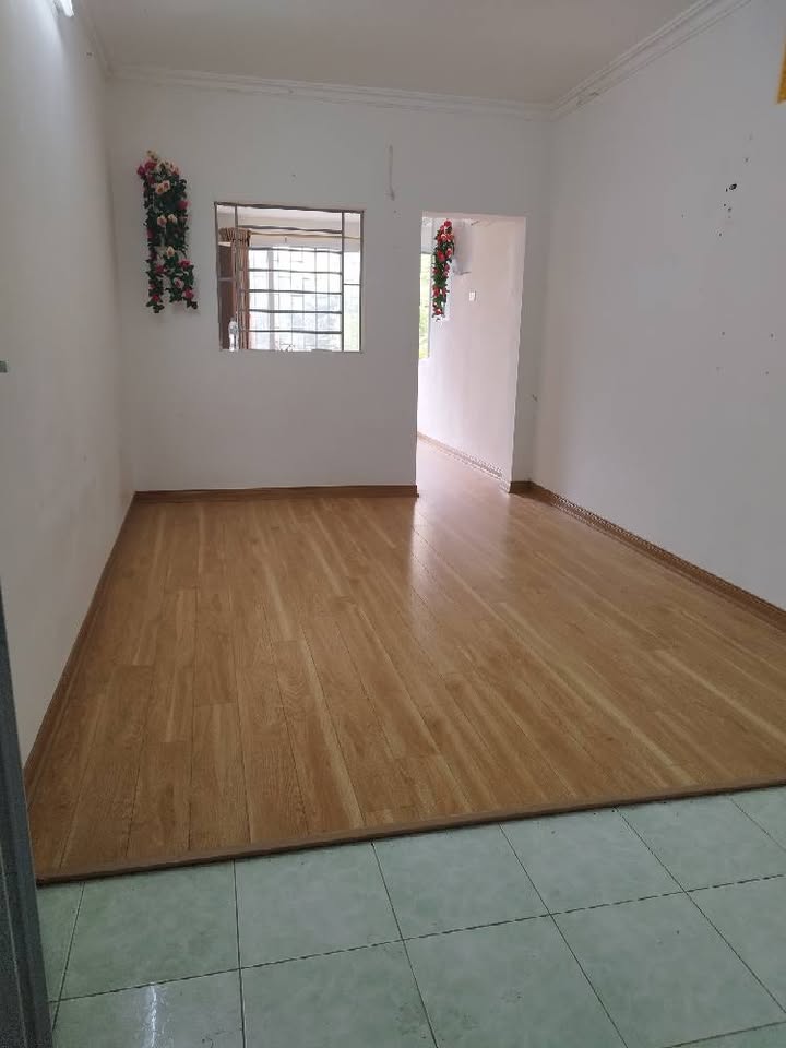 Căn hộ tập thể D5 Nghĩa Tân Cầu Giấy 50m² giá 2.9 tỷ - Sổ đỏ chính chủ, ô tô đỗ cửa!