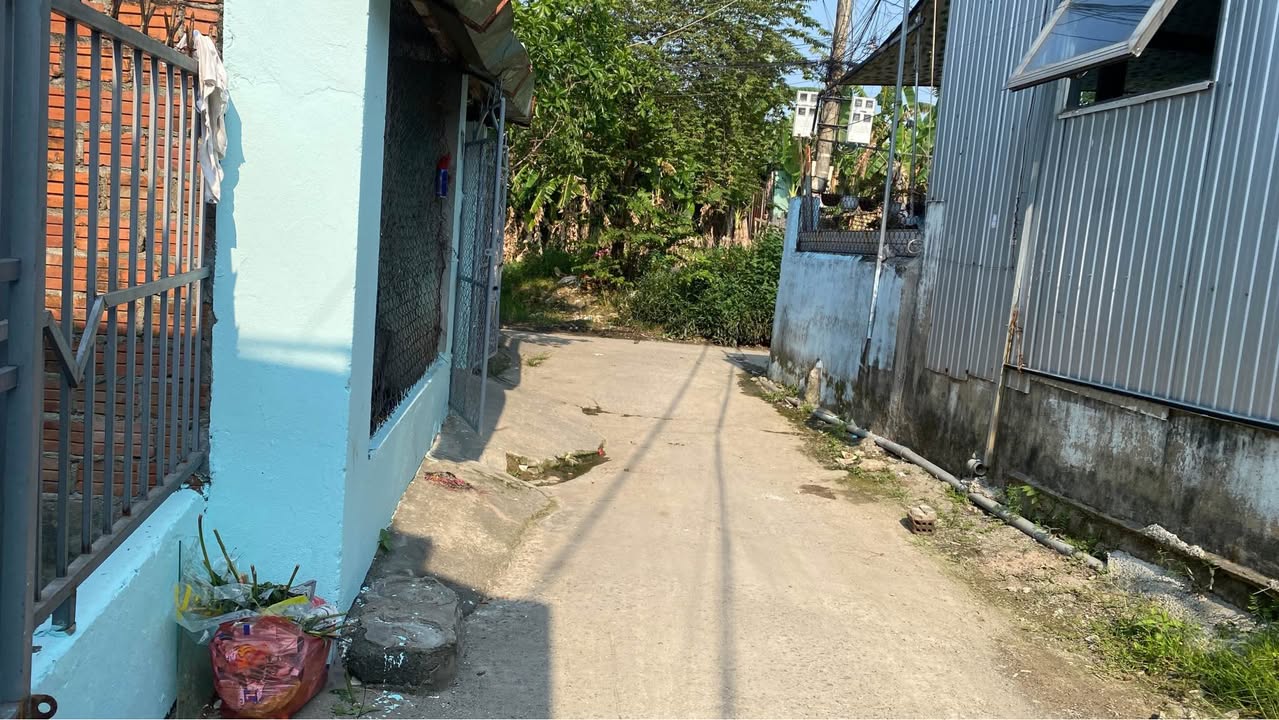 Nhà C4 Hòa Khánh Nam 103m² giá 2.55 tỷ - Khu dân cư đông đúc, tiện lợi!