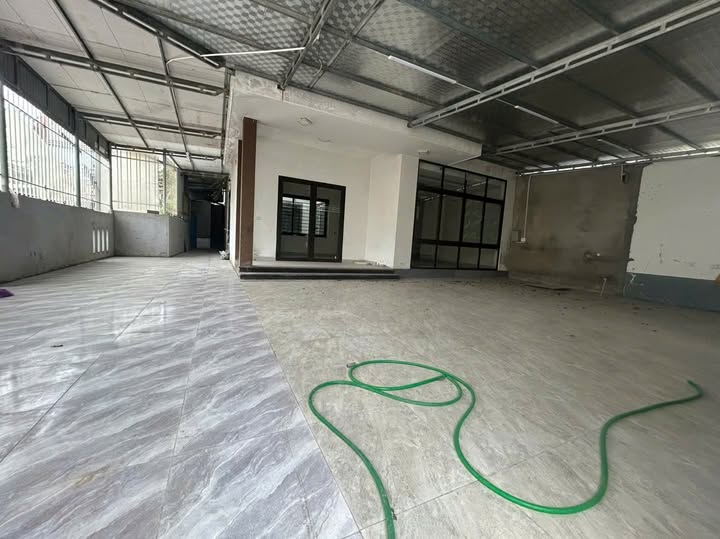 Cho thuê mặt bằng sân vườn đường Nguyễn Văn Cừ 255m² - Phù hợp kinh doanh mọi ngành nghề!
