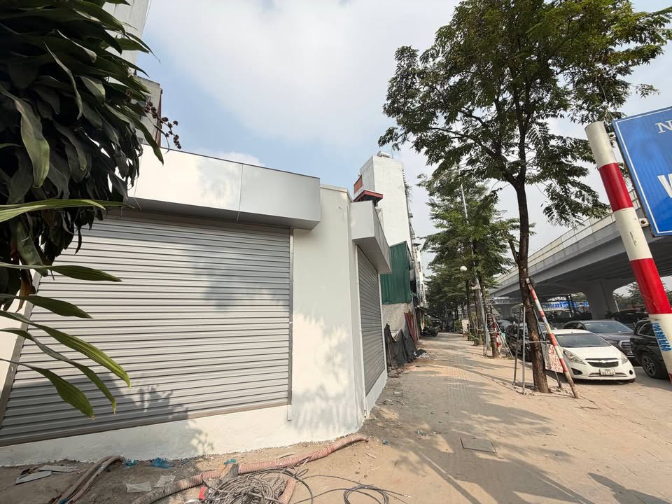 Nhà Mặt Phố Phạm Văn Đồng 115m² giá 46 tỷ - Vị trí đắc địa, cơ hội vàng đầu tư!