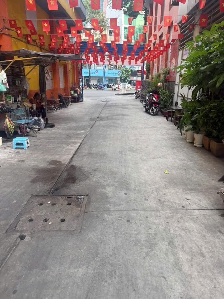 Nhà phố đường Trần Hưng Đạo, Quận 1, 23m² giá 5.7 tỷ - Vị trí đắc địa trung tâm