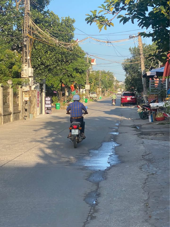 Đất nền Móng Cái 200m² giá 5.5 tỷ - Sổ hồng chính chủ, thương lượng!