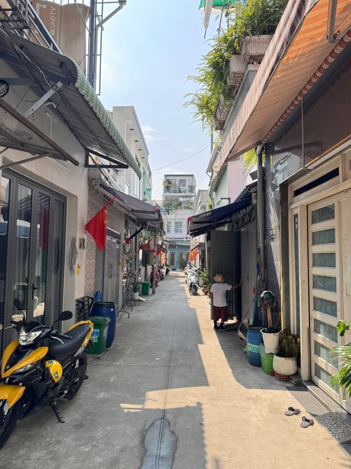 Nhà phố hẻm xe hơi, Bình Tân, 26.3m² chỉ 2.95 tỷ - Sổ hồng chính chủ!