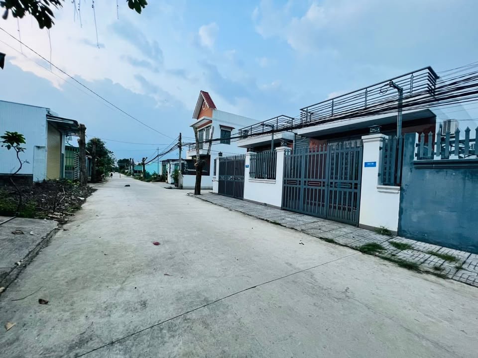 Nhà bán Tân Bình Vĩnh Cửu 121m² giá chỉ 1.6 tỷ - Sổ hồng riêng chính chủ!