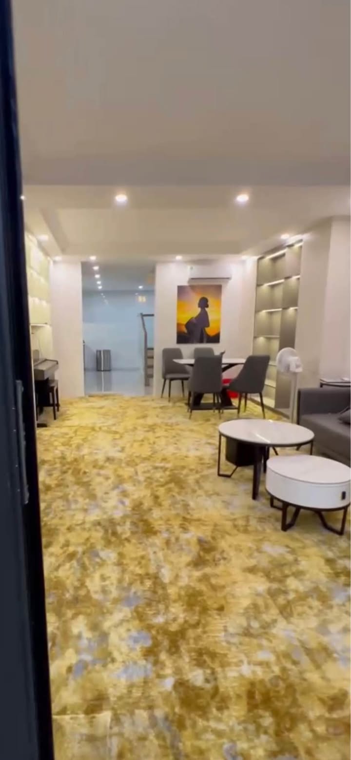 Nhà 2,5 Tầng tại Trưng Vương, Uông Bí 80m² giá 2 tỷ - Thiết kế sang trọng, chỉ việc vào ở!