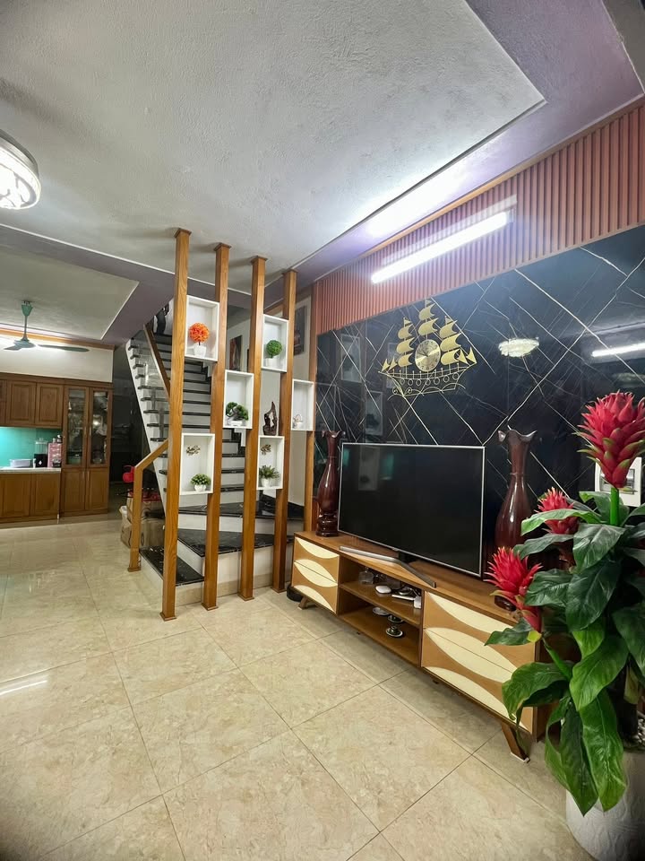 Nhà 2 tầng tại Đông Vệ, 100m² giá 3 tỷ - Sẵn sàng vào ở ngay!