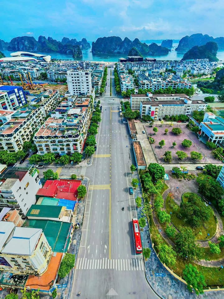 Shophouse Monbay Hạ Long 120m² giá 3 tỷ - Kinh doanh đắc địa!