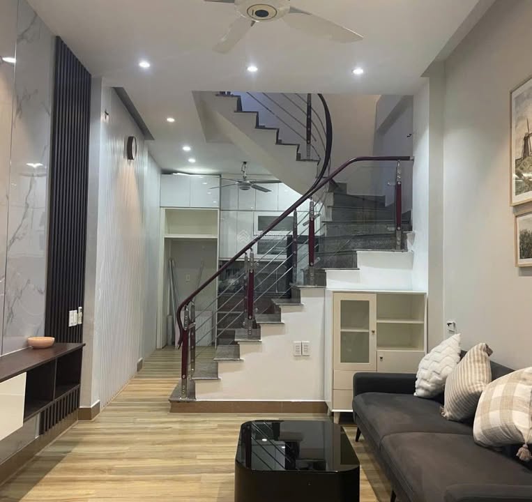 Nhà cho thuê tại ngõ Hồ Sen, Lê Chân - 39m² giá 10 triệu - Full đồ, sẵn sàng vào ở!