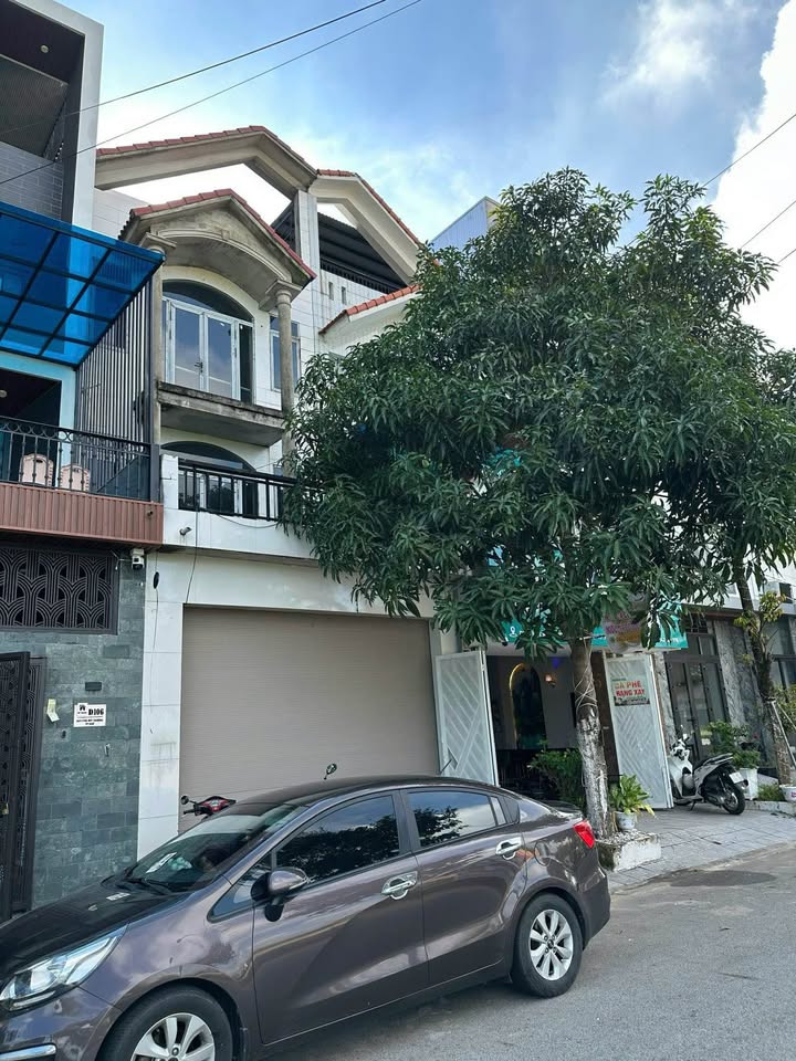 Nhà 3.5 Tầng Phú Mỹ Thượng 116.9m² giá 4 tỷ - Đường rộng, tiện ích đầy đủ!