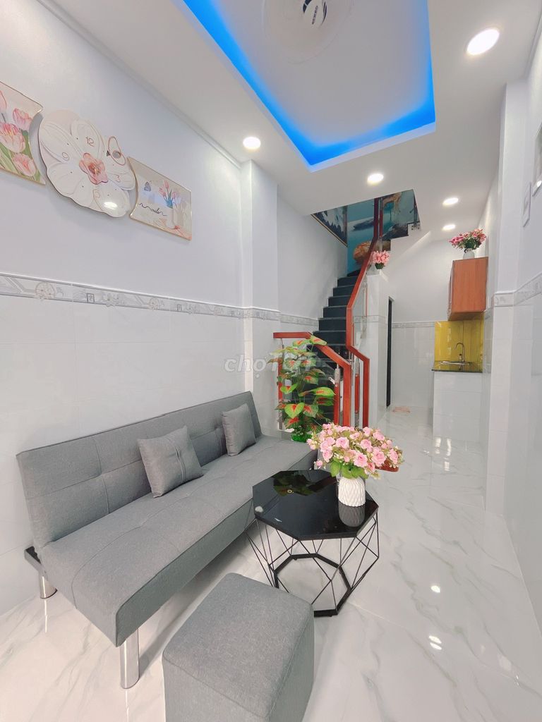 Nhà mới Tân Bình 24m² giá 2.75 tỷ - Vào ở ngay, hẻm xe hơi