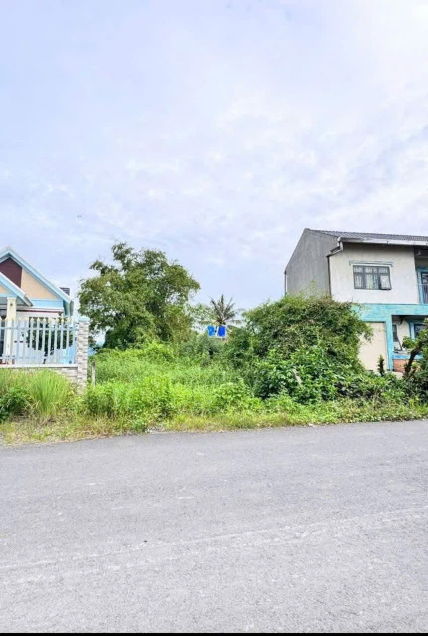 Đất thổ cư mặt tiền đường nhựa Út An, thị trấn Đức Hòa 120m² giá 1,4 tỷ - Cơ hội đầu tư hấp dẫn!