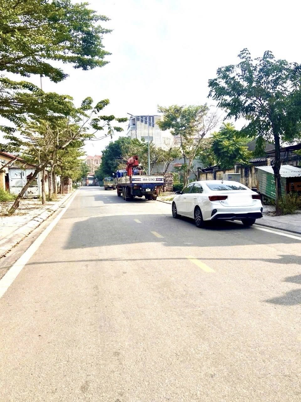 Đất 2 đầu đường Nguyễn Trinh - Liên Bảo, Vĩnh Yên 100m² giá 5 tỷ - Vị trí đắc địa cho kinh doanh!