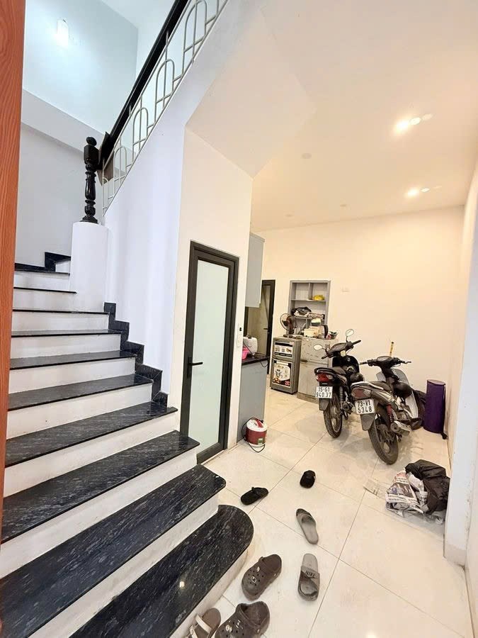 Nhà 39m² 4 tầng Trương Định, Hai Bà Trưng - Gần Bạch Mai, giá 9.6 tỷ cực hiếm!