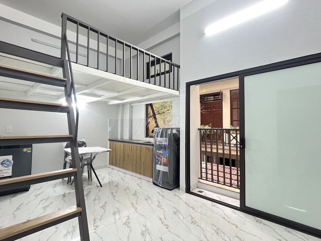 Căn hộ gác xép ban công Hoa Bằng, Cầu Giấy - 35m² chỉ 5.2 triệu