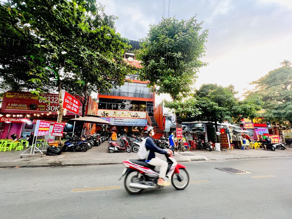 Tòa nhà 4 tầng mặt tiền Hoàng Diệu 2, Thủ Đức - Dòng tiền cao, đầu tư sinh lợi!