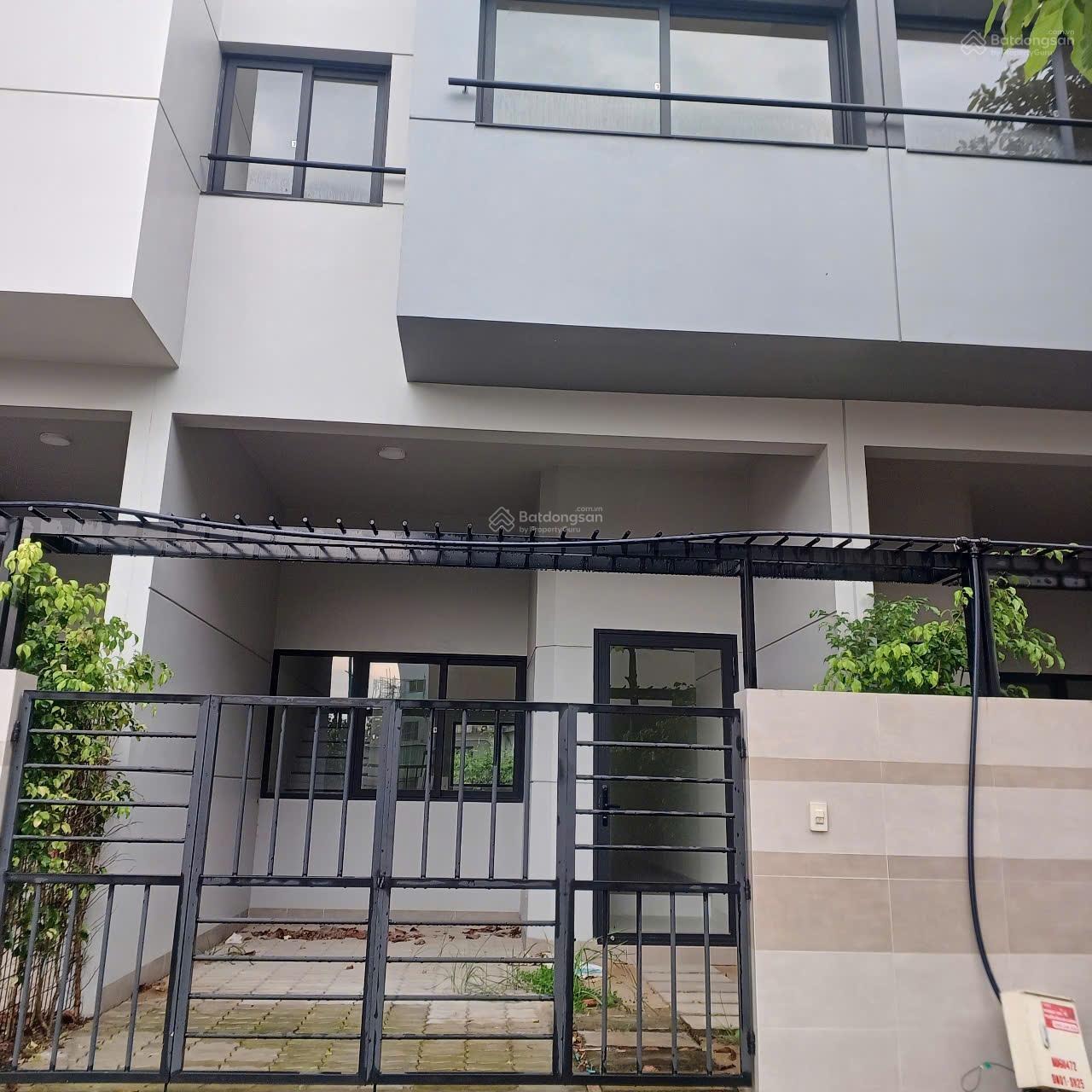 Nhà cho thuê 102 m² tại Bình Chuẩn, Thuận An - Sân vườn đẹp, nội thất đầy đủ