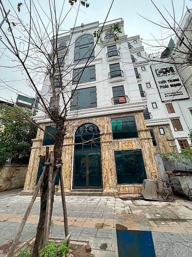 Cho thuê toà nhà mới phố Đội Cấn 140m² giá 300 triệu - Vị trí lô góc đắc địa!