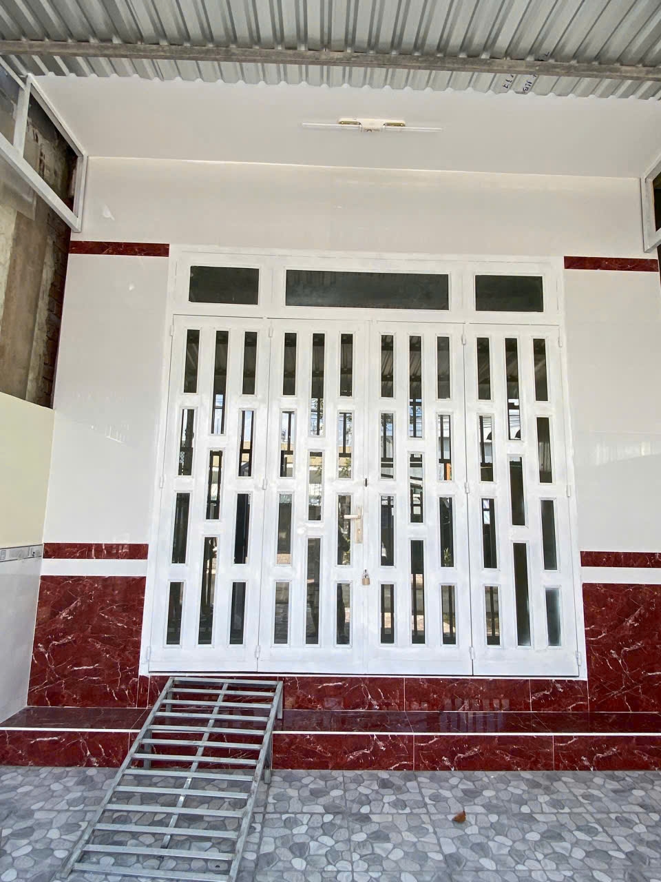 Nhà cho thuê mặt tiền đường Xuân Hồng, Cần Thơ 100m² giá 8.5 triệu - Phù hợp với gia đình và kinh doanh!