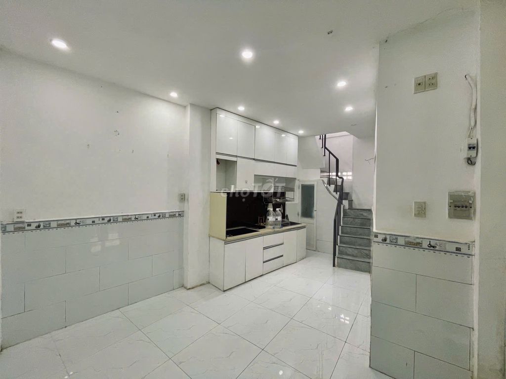 Nhà 2 Tầng Huỳnh Văn Bánh Phú Nhuận – Giáp Quận 1 – Chỉ 2.65 Tỷ