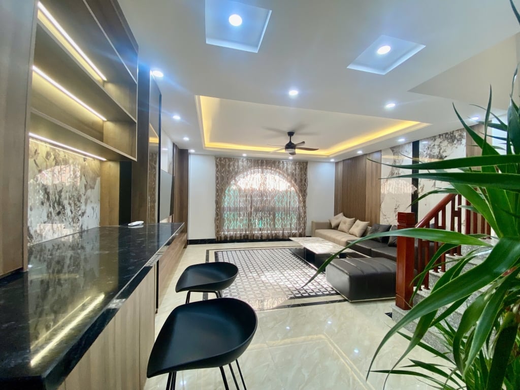 Bán nhà 5 tầng 1 tum Thạch Bàn, Long Biên, 42m² giá 10.9 tỷ - Nhà mới đẹp, full nội thất