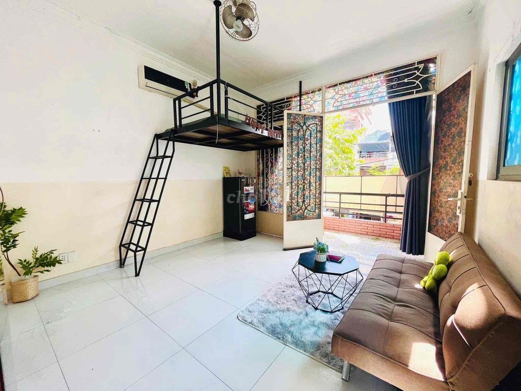 Cho thuê phòng gác balkon 30m² quận 8 giá 5.5 triệu - Nội thất đầy đủ, thoáng mát!