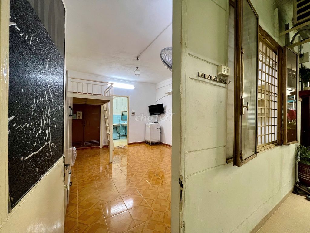 Chung cư cũ 30m² Lý Chính Thắng Q3 chỉ 5 triệu - Full nội thất, balcon riêng