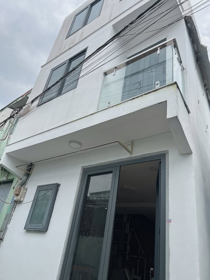 Nhà trệt + 2 lầu tại Thủ Đức, diện tích 16m² giá 2.3 tỷ - Sẵn sàng vào ở!