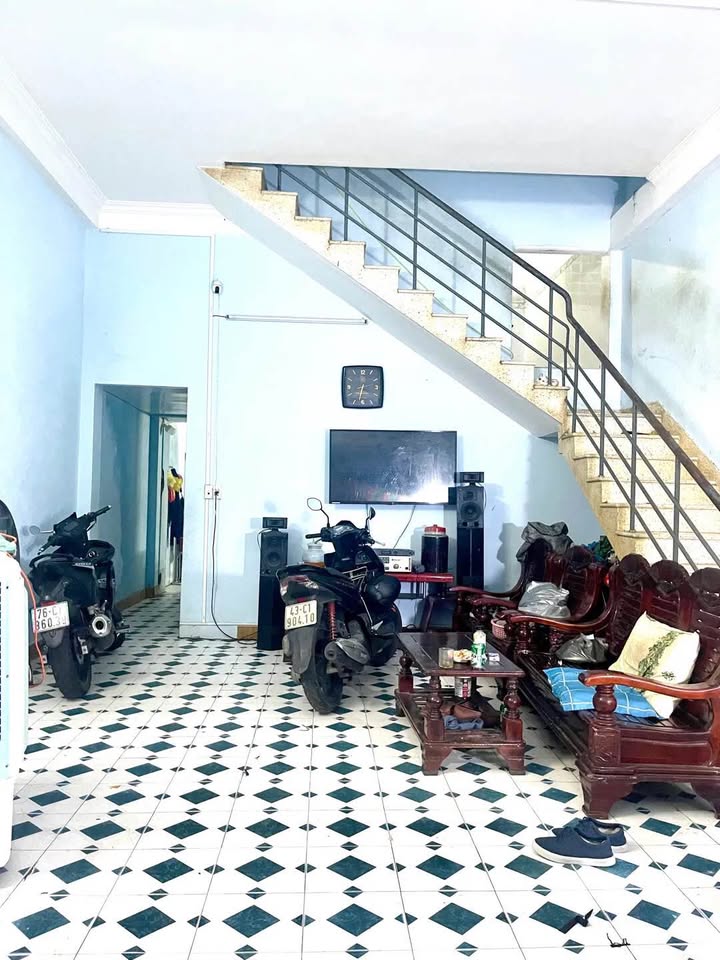 Nhà 2 tầng đường Vũ Quỳnh, Đà Nẵng 75m² giá 7 tỷ - Cách biển chỉ 100m!