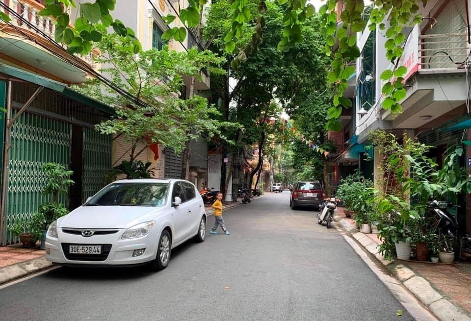 Nhà 5 tầng Đông Ngạc 42m² giá 10 tỷ - Mặt tiền rộng, gần chợ