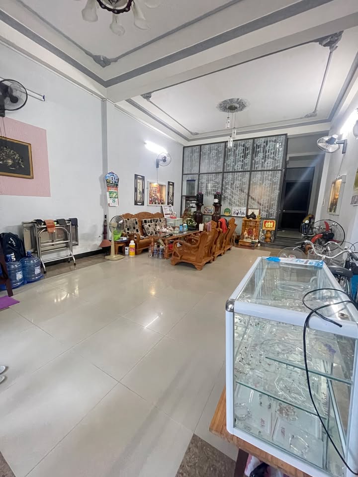 Cho thuê mặt bằng Nguyễn Đức Trung 36m² giá 8 triệu - Kinh doanh ăn uống thuận lợi!