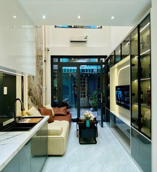 Nhà đẹp Cách Mạng Tháng 8 Q10 36m² giá 6.999 tỷ - Xây mới 100%!